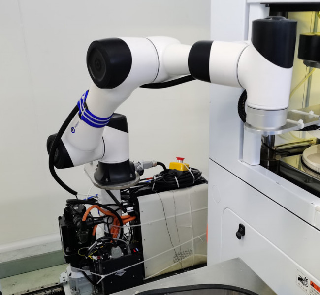 Kuka Robotik Kol 10kg Taşıma Kapasitesi Kütüphane Yapı Malzemeleri Mağazası İçin Kuka'nın Yerini Aldı
