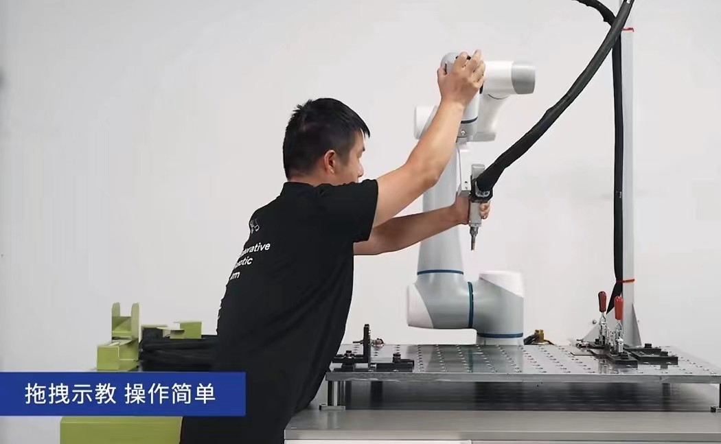 Kaynak Makineleri için 1300mm Menzilli Kooperatif Robot 6 Eksenli cobot'u yaygın olarak kullanın