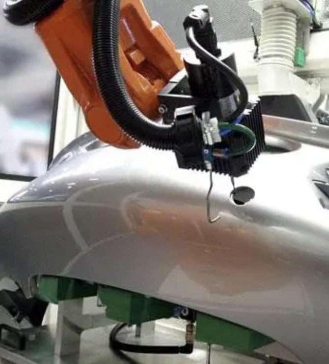 6 Eksenli Abb Robot Yazılımı Düzensiz Boya Askılarını Hızla Çözebilen Alet Yığınları