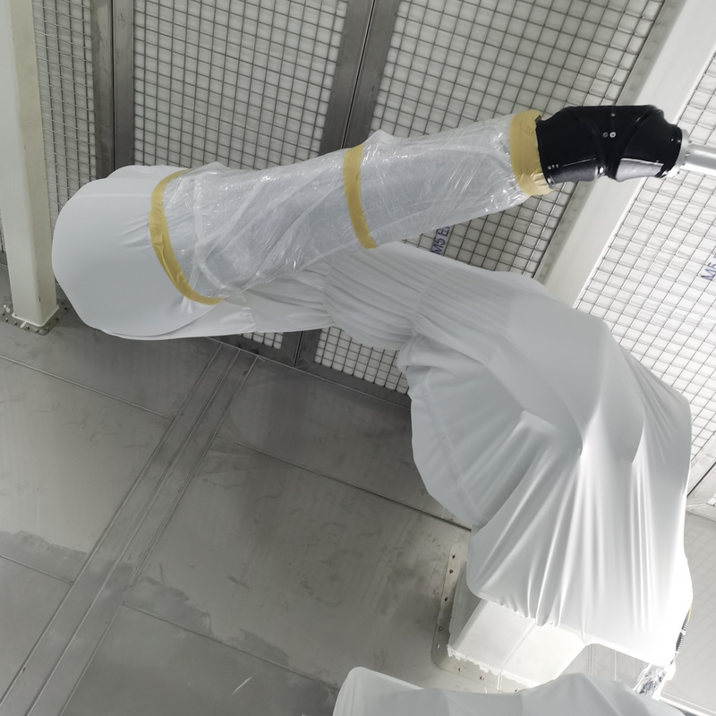 Otomobil Fabrikası Boya Atölyesinde ABB Robot Kapak Koruma Kıyafeti Yanmaz