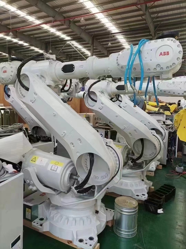 ABB IRB 6700 Grad Robot Kolu Otomatik Tutkal Dağıtım Sistemleri Ekipmanı Pil Paketi Hattı