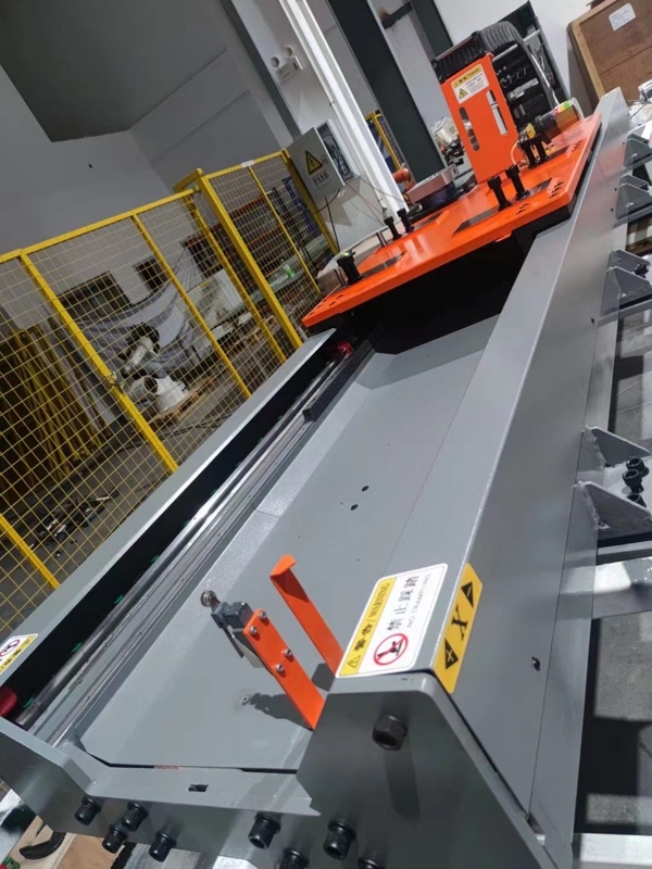 Büyük Ağır Hizmet Robotu, Mekanik İşlemede Kılavuz Rayları İzliyor Basit Hızlı Abb Irbt