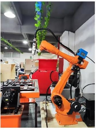 Metal Alüminyum İçin 2000W Otomatik Fiber Lazer Kaynak Robot Sistemi 6 Eksen Lazer Lehimleme Makinesi