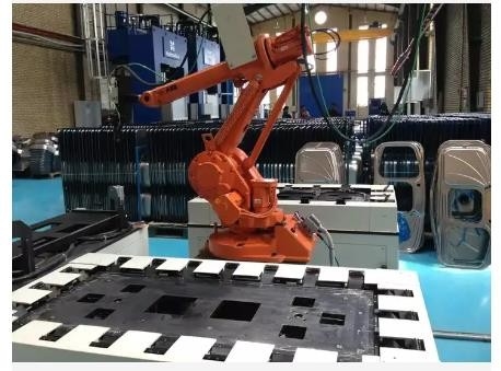 Fiber Lazer Kaynak Robot Sistemi ABB Kuka Fanuc 6 Eksen Robot Kol Derinliği 0.04-6mm